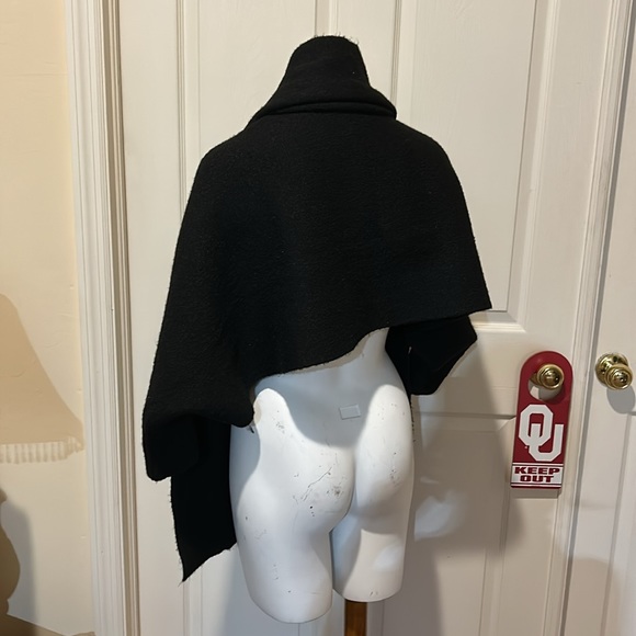 Look By M New York Wrap sweater with Sleeves. One Size - Picture 6 of 10